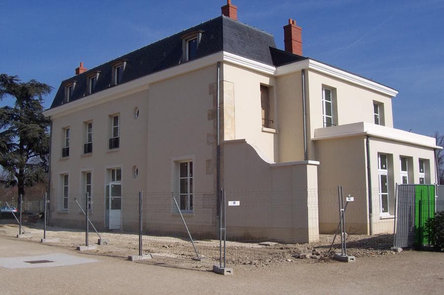 Réalisation menuiserie bois — Château bleu