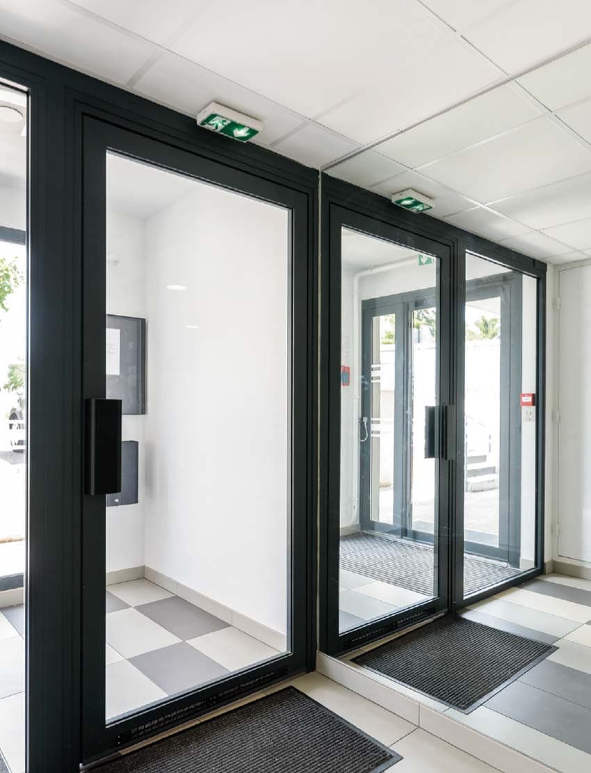 Portes d'entrée aluminium GT 67 — Limex International